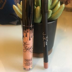 AUTHENTIC MOON LIP KIT